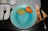 Lecker: Acocado-Dip (mit Zitrone, Knoblauch, Pfeffer, Salz, Kräutern) und Raclette mit Schrimps und Paprika
