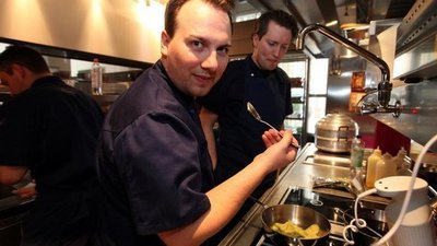 topTeaser_crop_Sternekoch-Tim-Raue-in-seinem-Restaurant-in-der-Rudi-Dutschke-Stra-e-in-Berlin.jpg