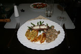Roastbeef mit Fetaschmelz an gebackenen Kartoffelecken und Champignons