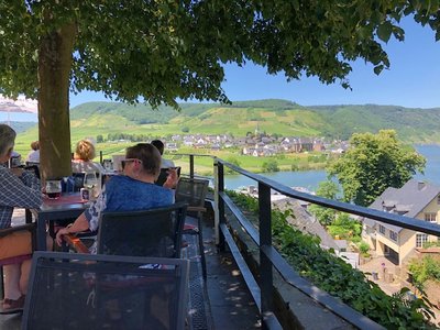 Mittagessen auf der Klosterterasse in Beilstein.