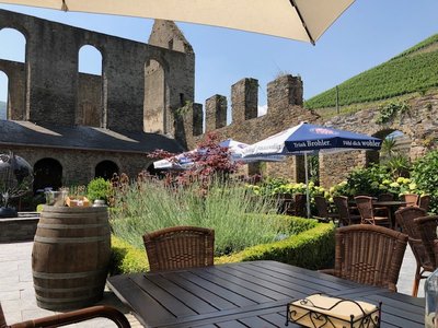 Kloster Marienthal - schöne Kulisse für ein Mittagessen nach einer Wanderung durch Dernauer Pfarrwingert.