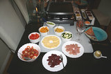Raclette_2(2).jpg (124.16 KiB) 3574 mal betrachtet Zutaten und Beilagen: Tomaten-Mozarella-Salat, Straußenfilet, Hähnchenbrustfilet, Raclette-Käse, Roter und Gelber Paprika, Zucchini, Mais, Avocado-Dip